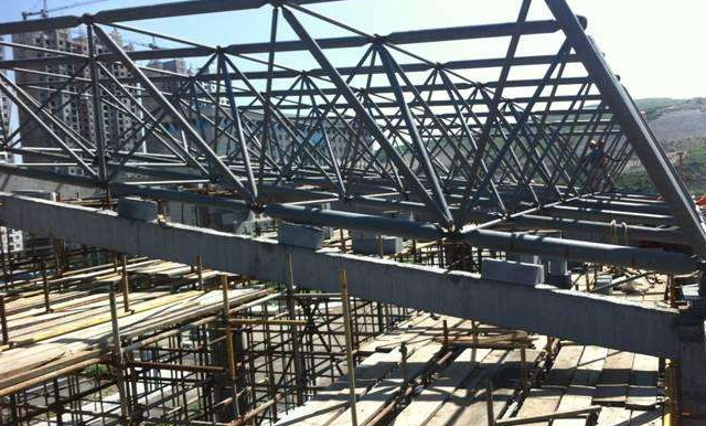 绥化简述网架公司的黑色压型钢板的吊装步履